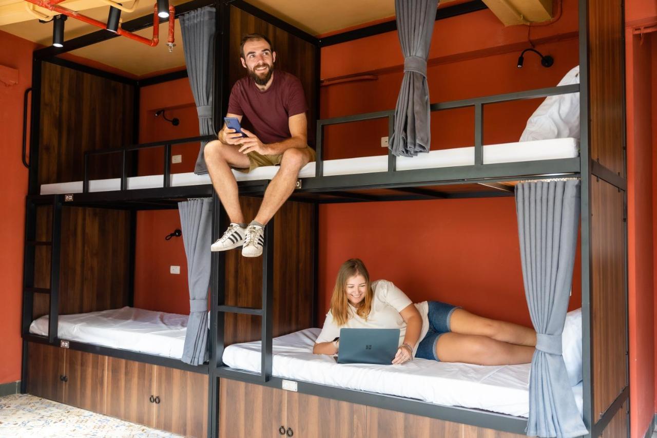 Mad Monkey Hanoi Hostel Extérieur photo