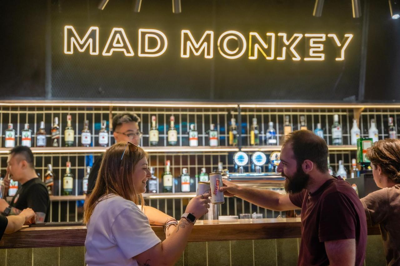 Mad Monkey Hanoi Hostel Extérieur photo