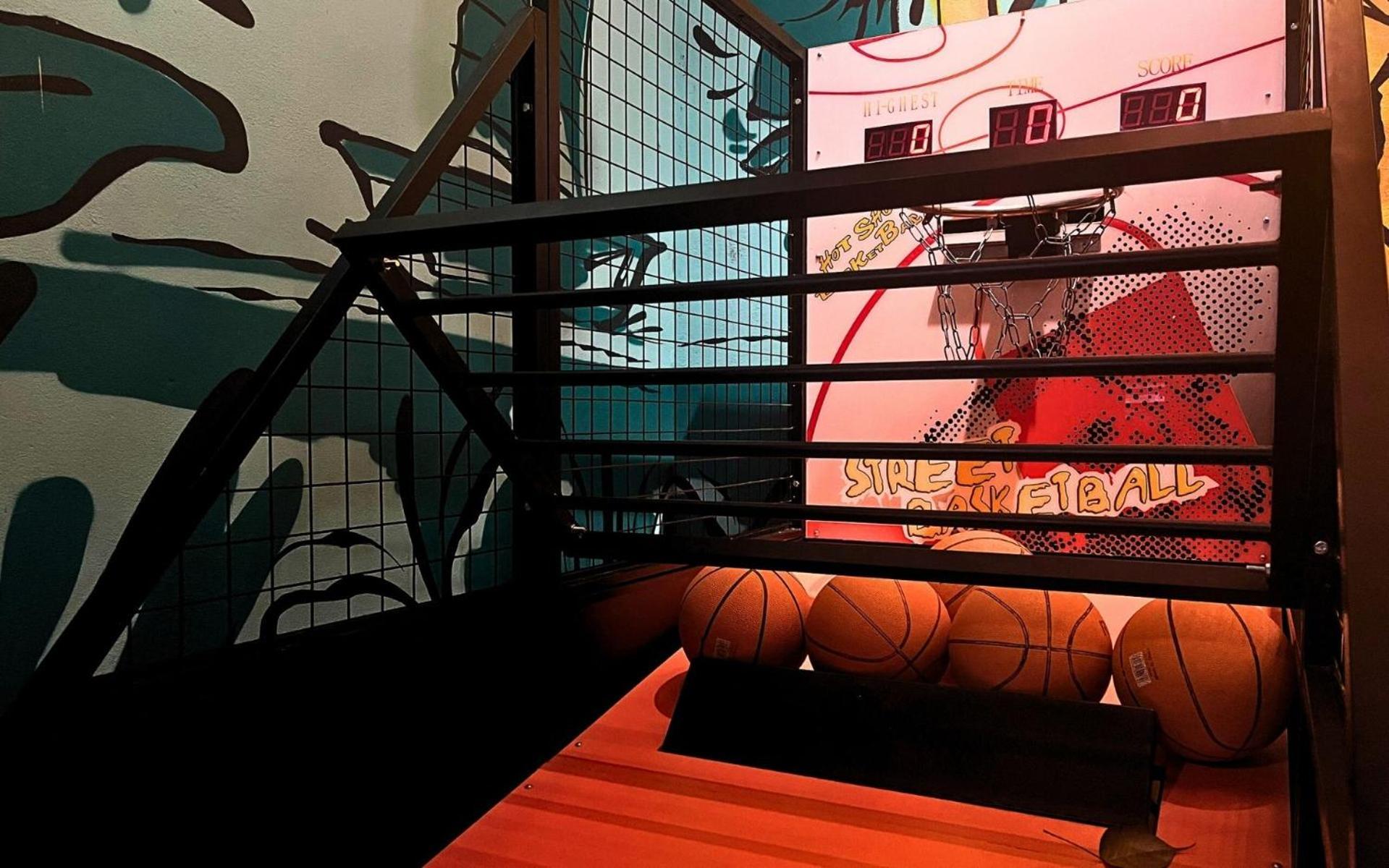 Mad Monkey Hanoi Hostel Extérieur photo